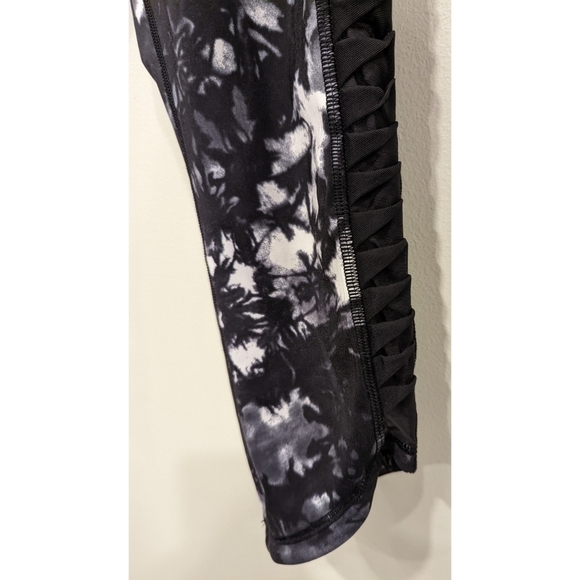 Lululemon Sunshine Salutation Crop in Dusk Dye White Black Size 10 - Picture 3 of 8